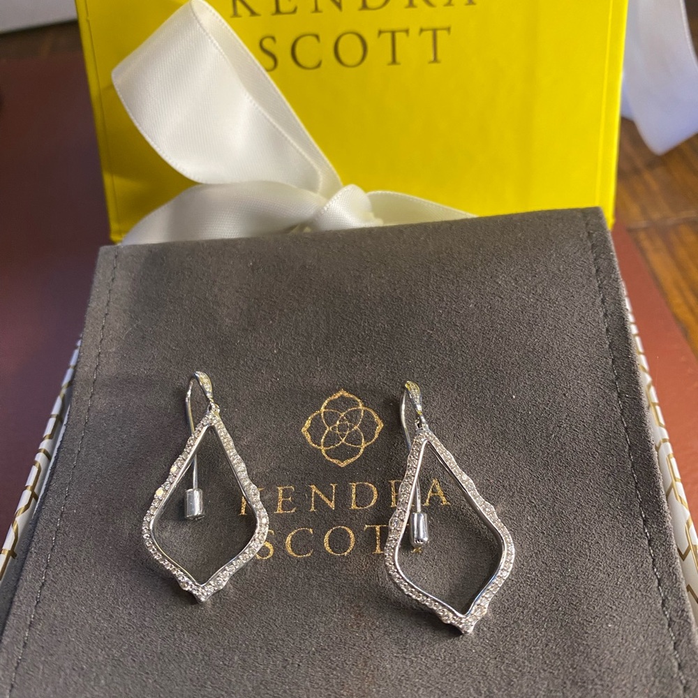 EEUC White Gold/Diamond Fine Jewelry Sophia (Retail $1800 - Discontinued Style